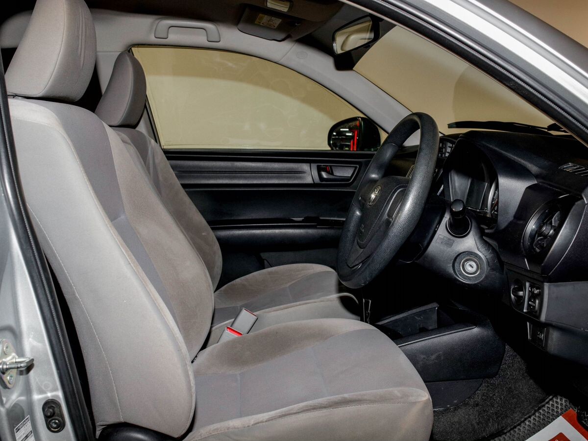 Toyota Corolla Axio 2013 - фото автомобиля
