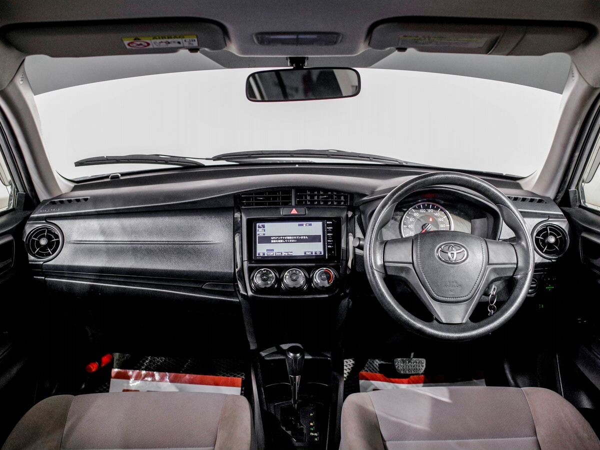 Toyota Corolla Axio 2013 - фото автомобиля