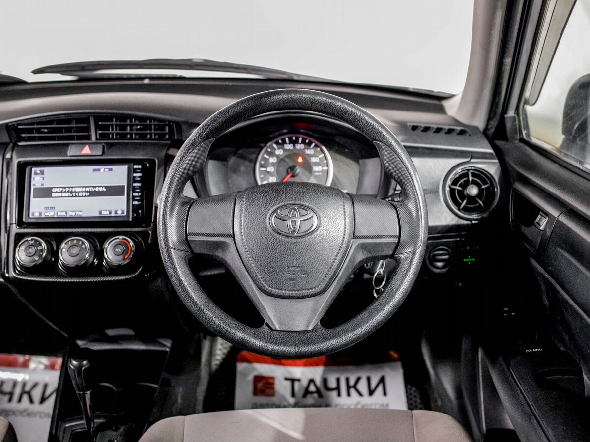 Toyota Corolla Axio 2013 - фото автомобиля