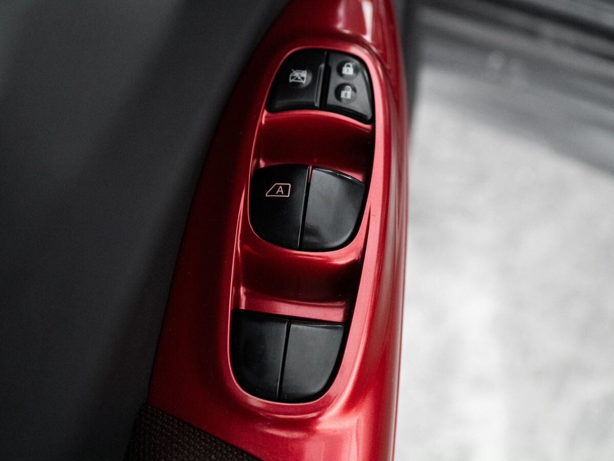 Nissan Juke 2011 - фото автомобиля