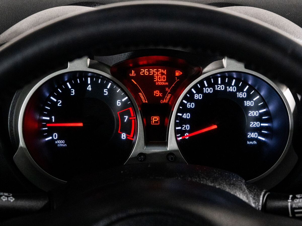 Nissan Juke 2011 - фото автомобиля