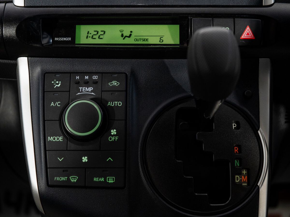 Toyota Wish 2009 - фото автомобиля