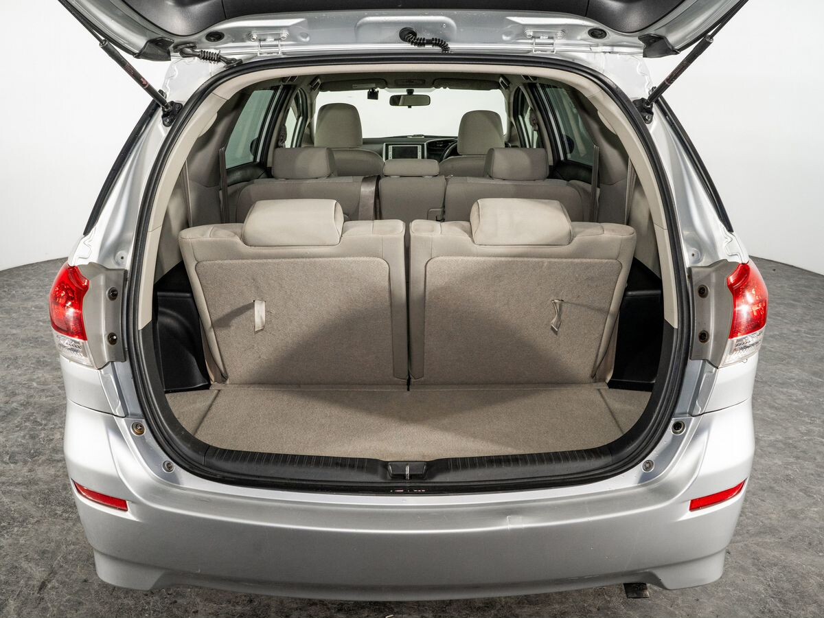 Toyota Wish 2009 - фото автомобиля