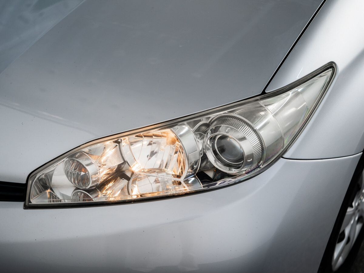 Toyota Wish 2009 - фото автомобиля