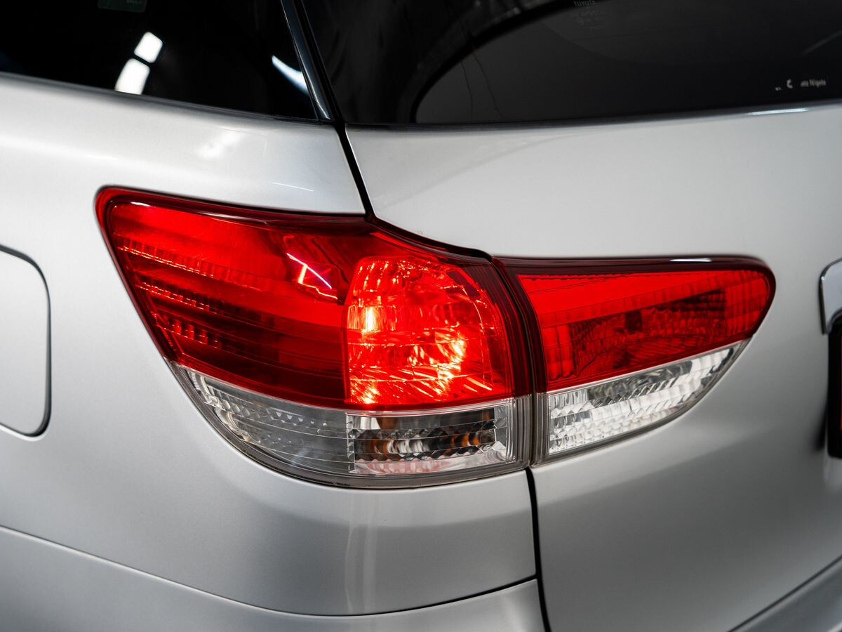 Toyota Wish 2009 - фото автомобиля