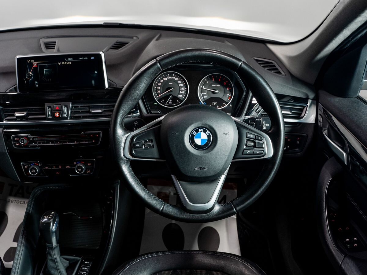 BMW X1 2016 - фото автомобиля
