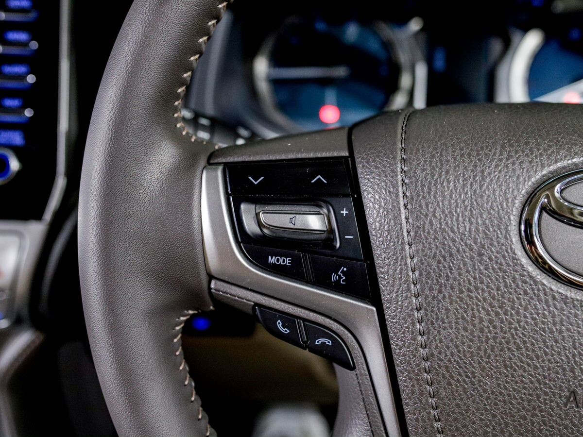 Toyota Land Cruiser Prado 2023 - фото автомобиля