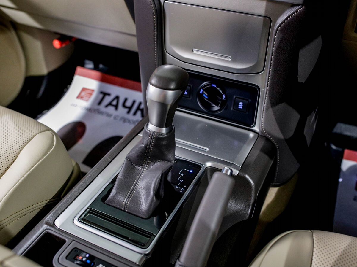 Toyota Land Cruiser Prado 2023 - фото автомобиля