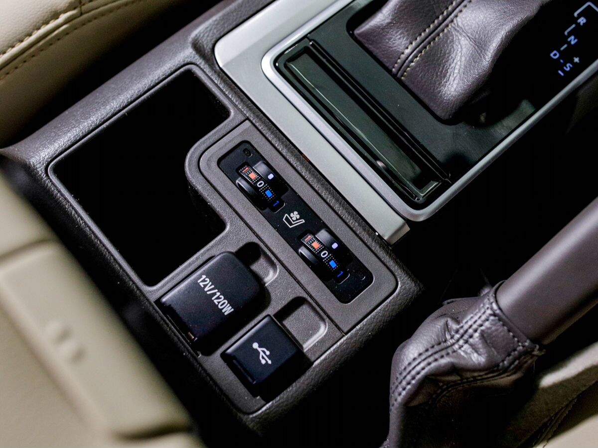 Toyota Land Cruiser Prado 2023 - фото автомобиля