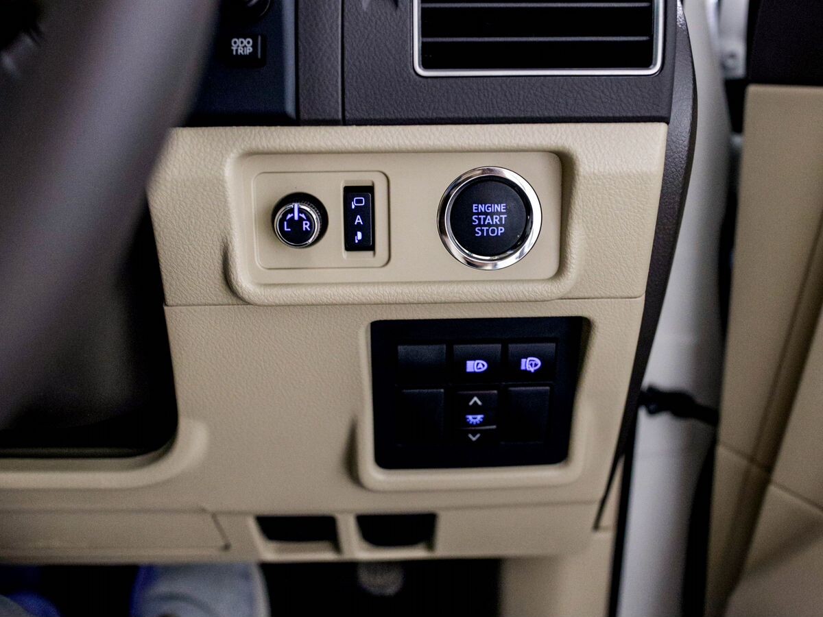 Toyota Land Cruiser Prado 2023 - фото автомобиля
