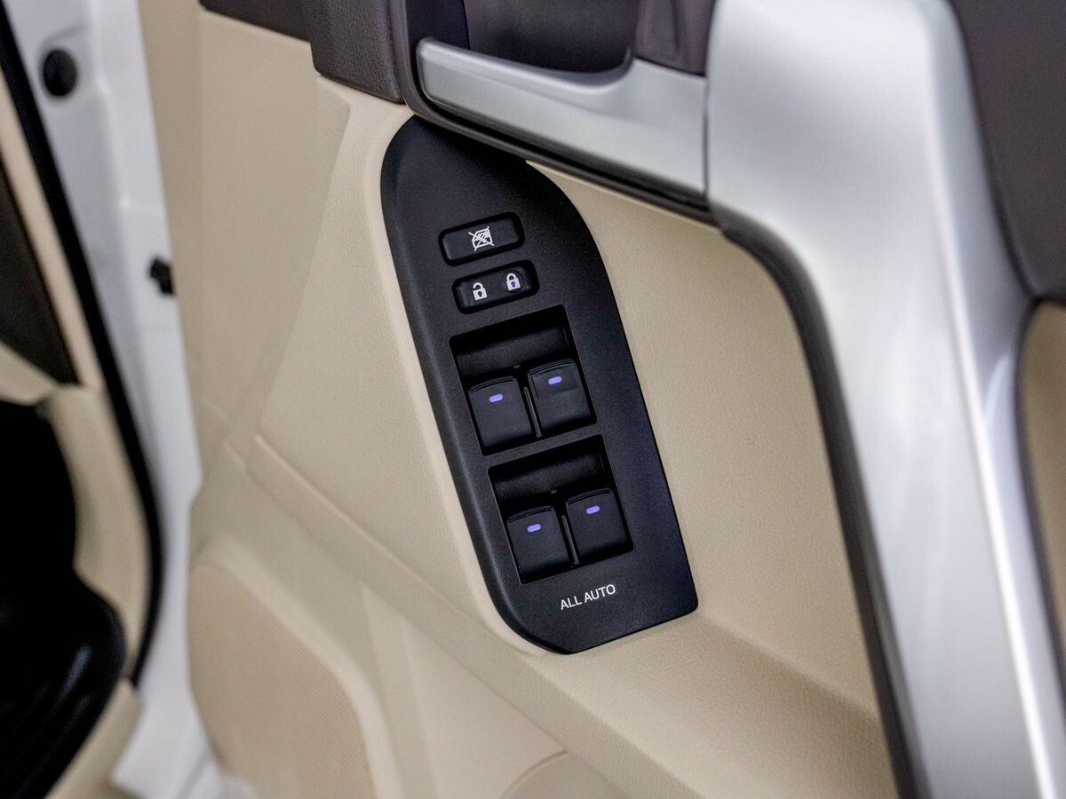 Toyota Land Cruiser Prado 2023 - фото автомобиля