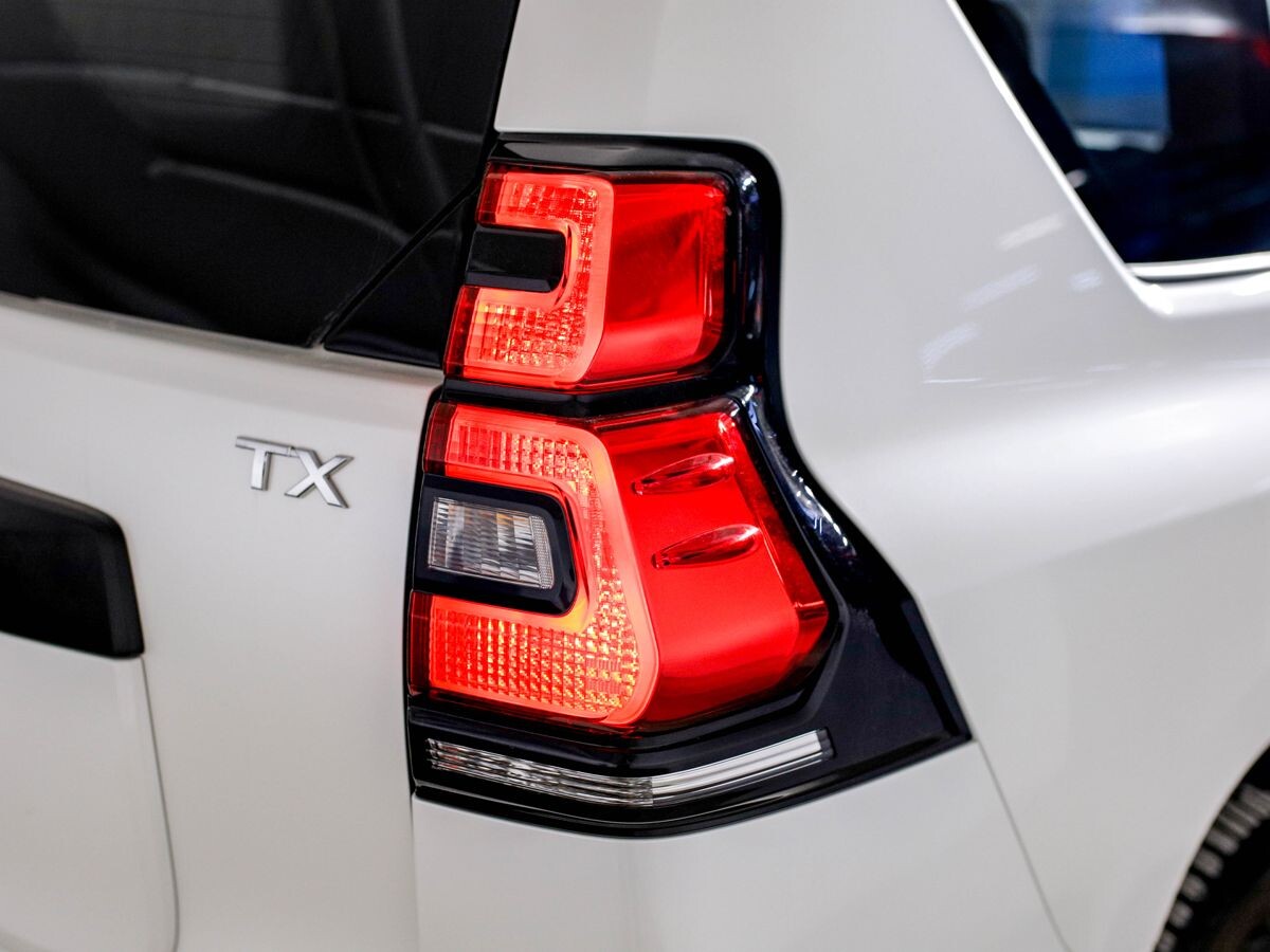 Toyota Land Cruiser Prado 2023 - фото автомобиля