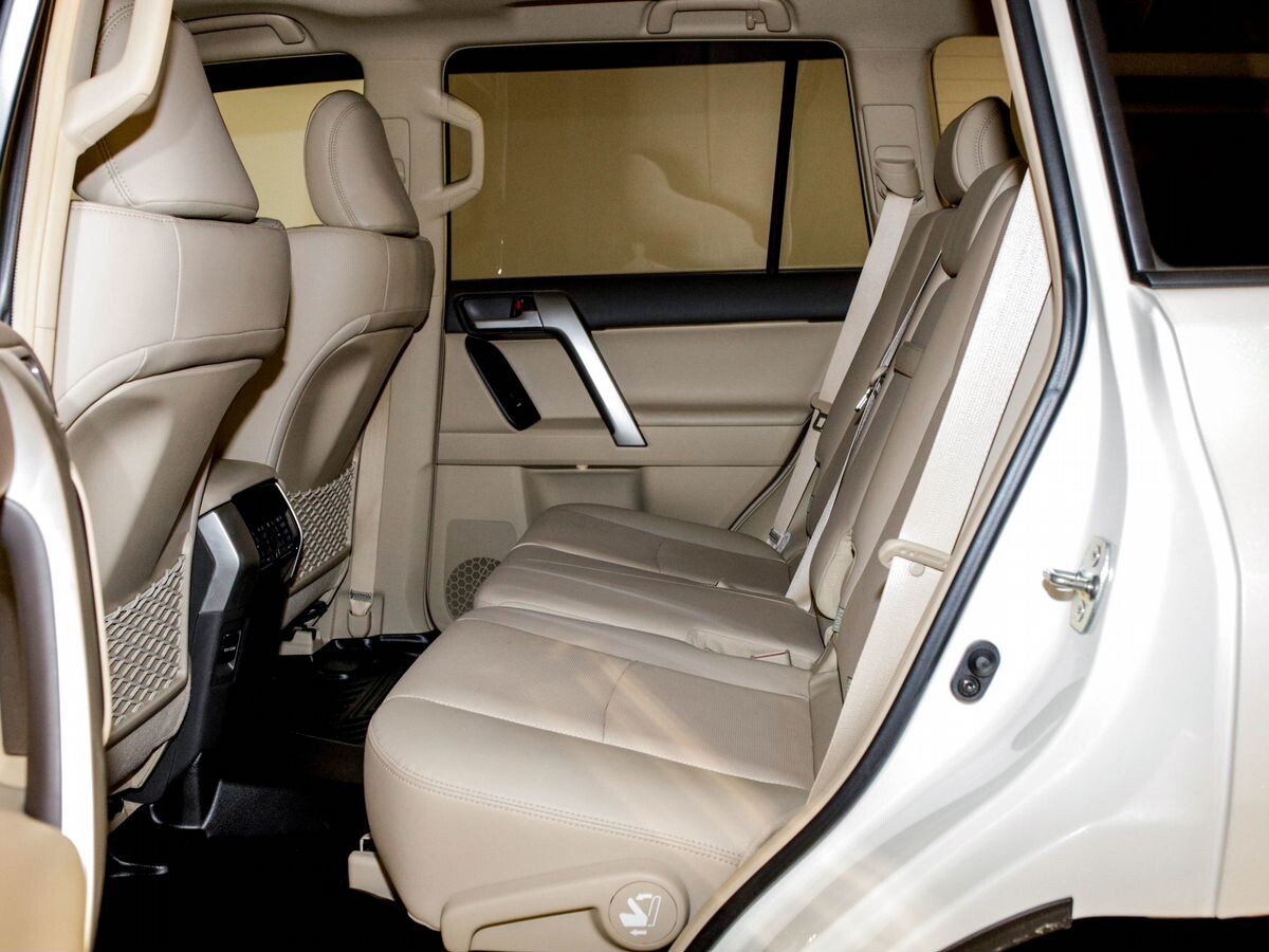 Toyota Land Cruiser Prado 2023 - фото автомобиля