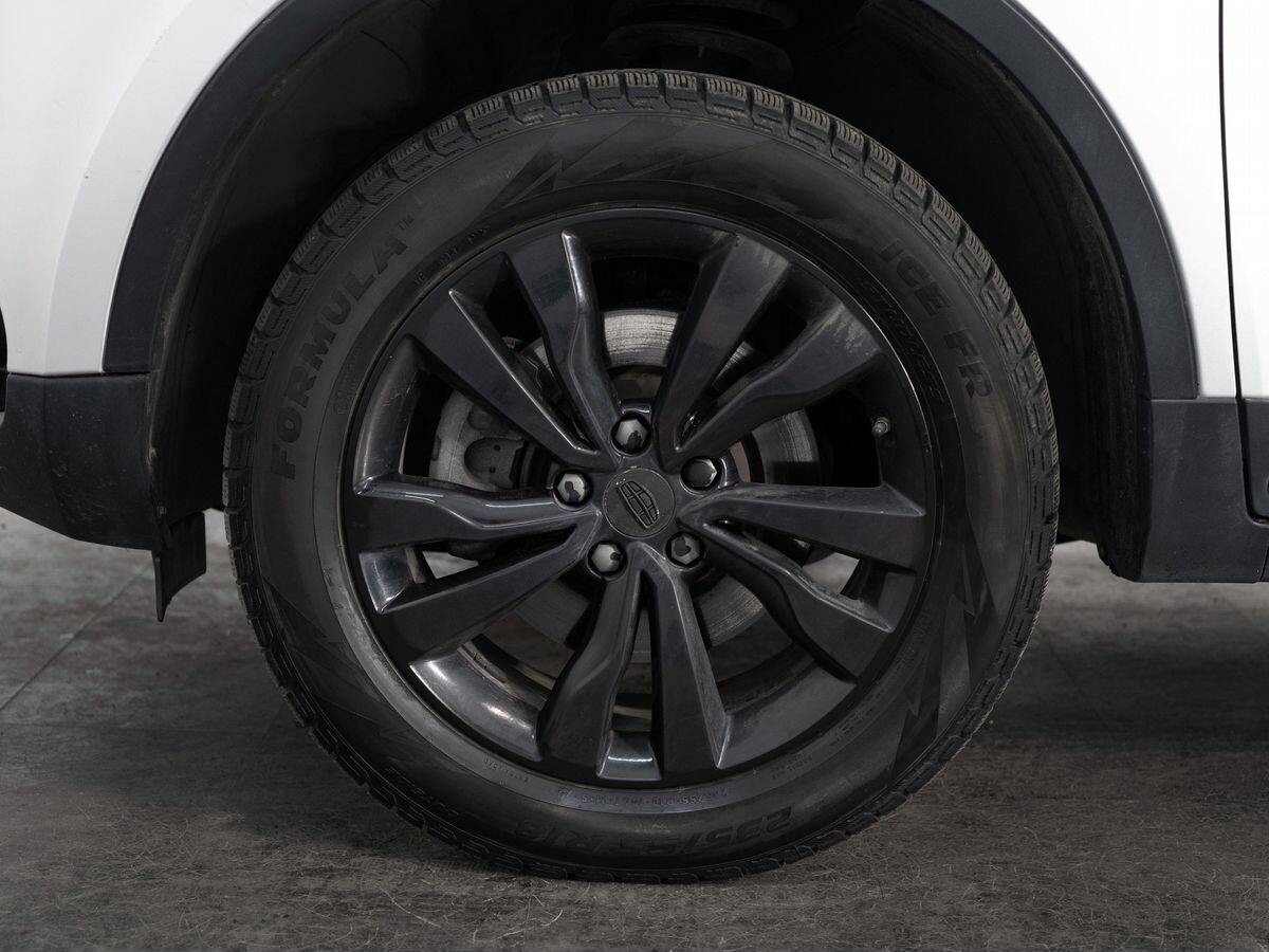 Geely Atlas 2021 - фото автомобиля