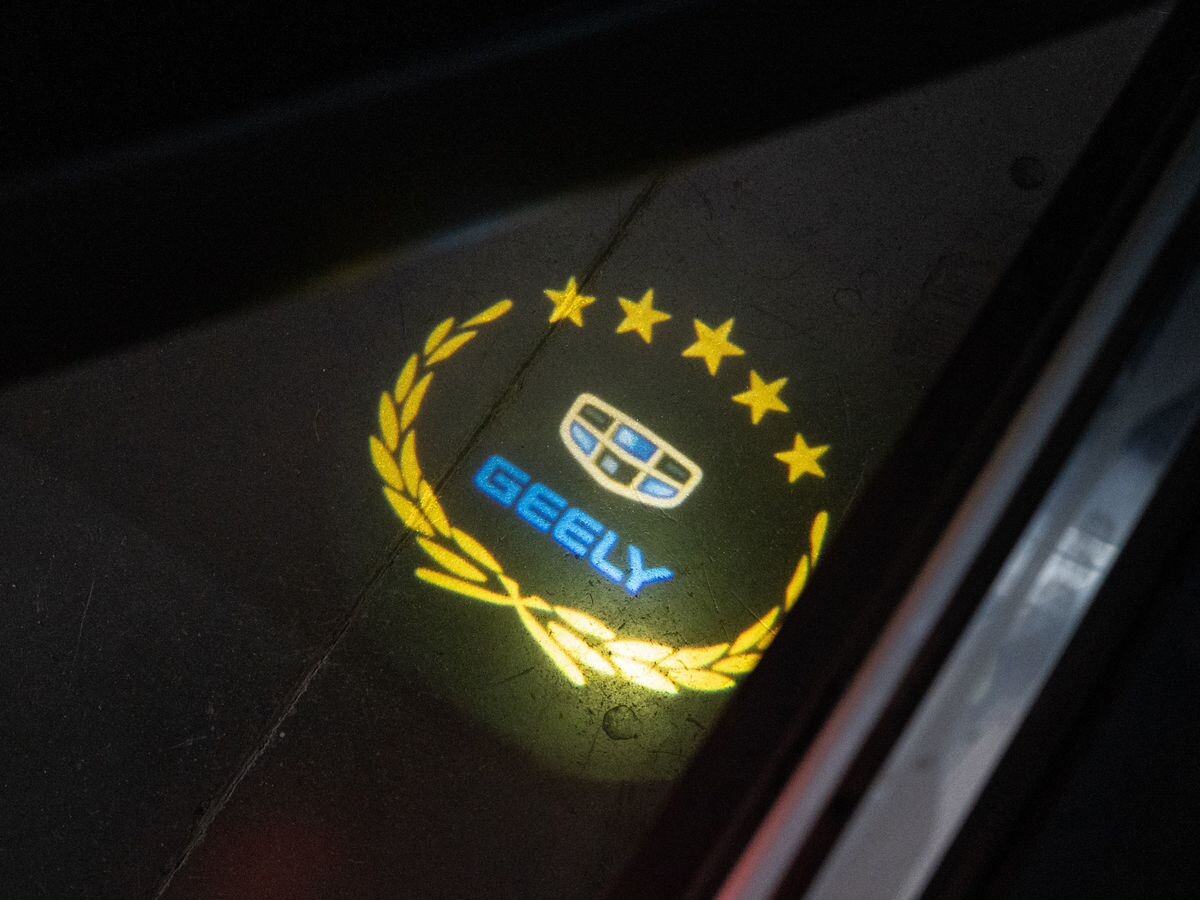 Geely Atlas 2021 - фото автомобиля