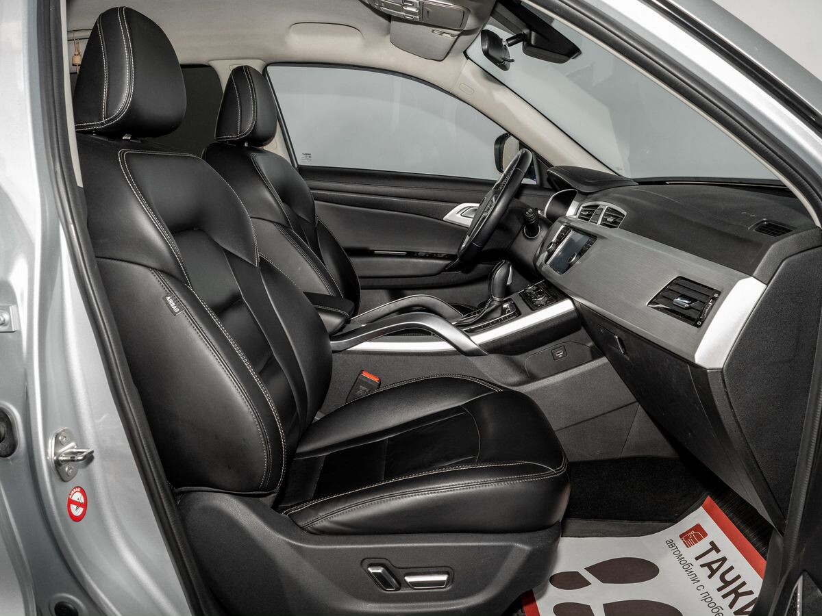 Geely Atlas 2021 - фото автомобиля