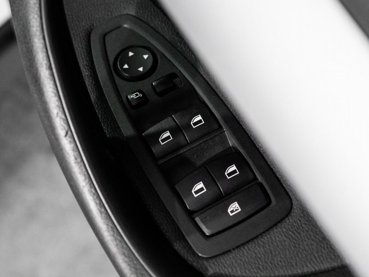 BMW X1 2015 - фото автомобиля