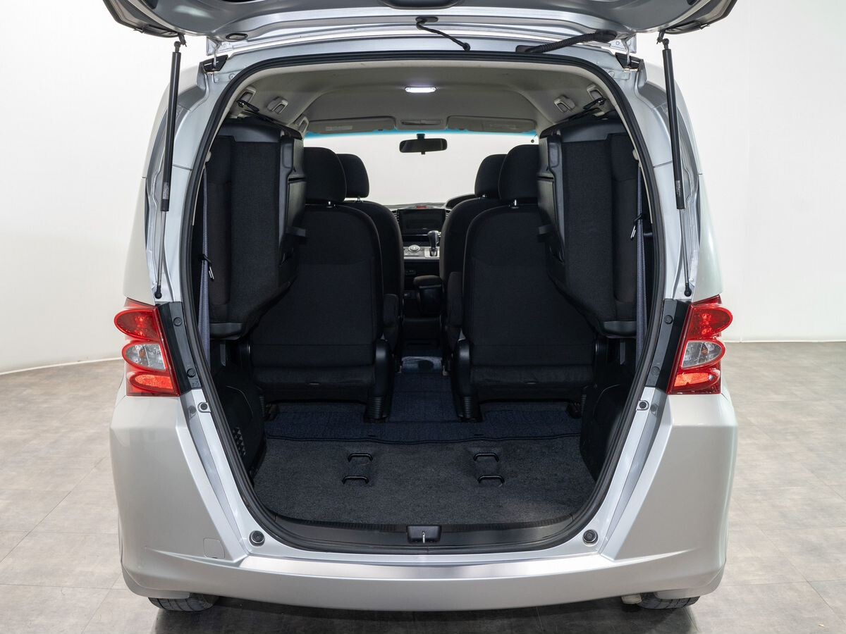 Honda Freed 2010 - фото автомобиля