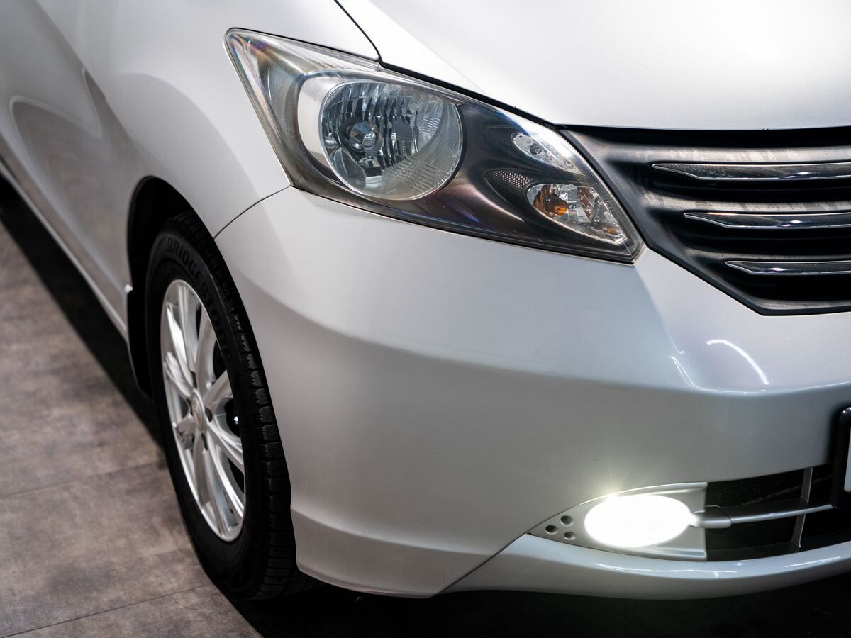 Honda Freed 2010 - фото автомобиля