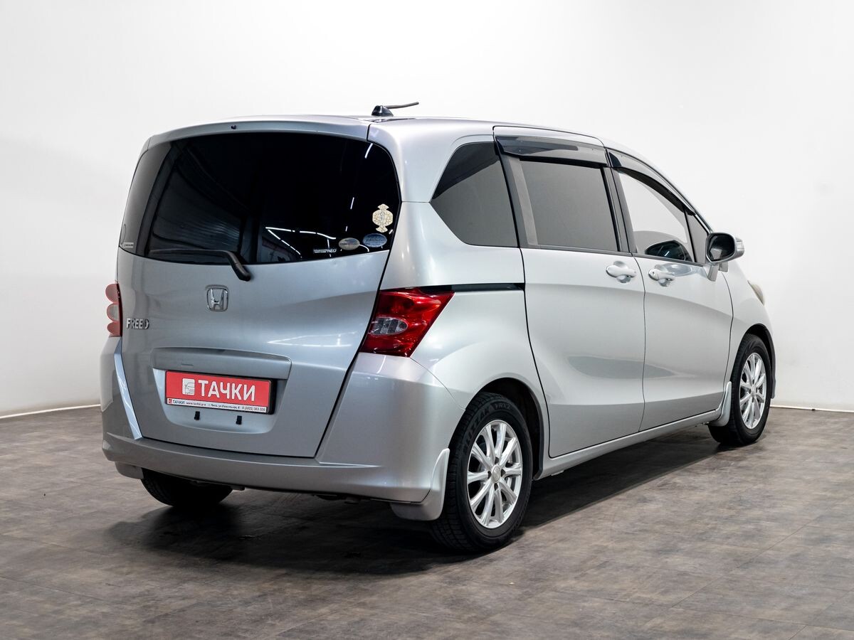 Honda Freed 2010 - фото автомобиля