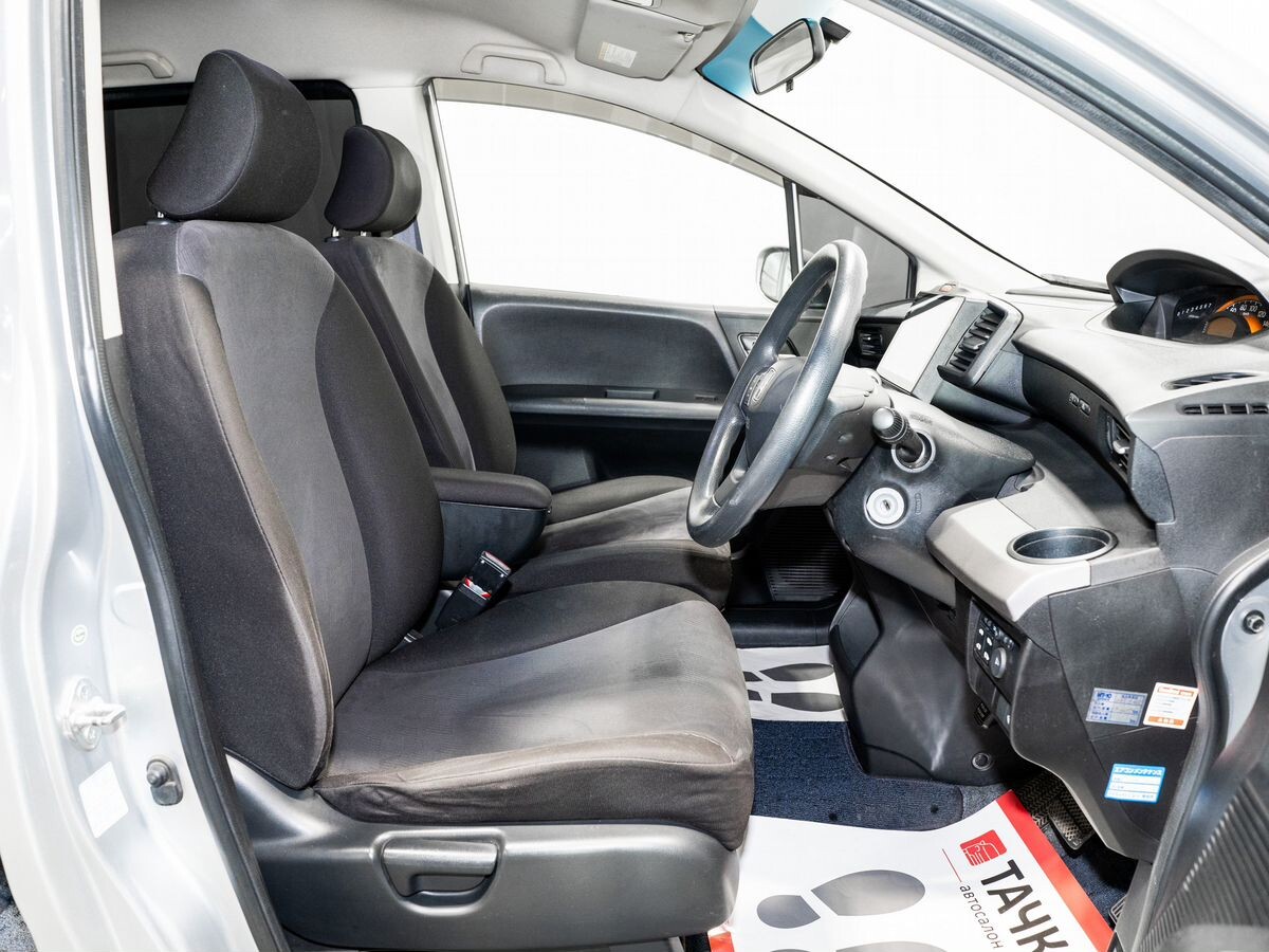 Honda Freed 2010 - фото автомобиля