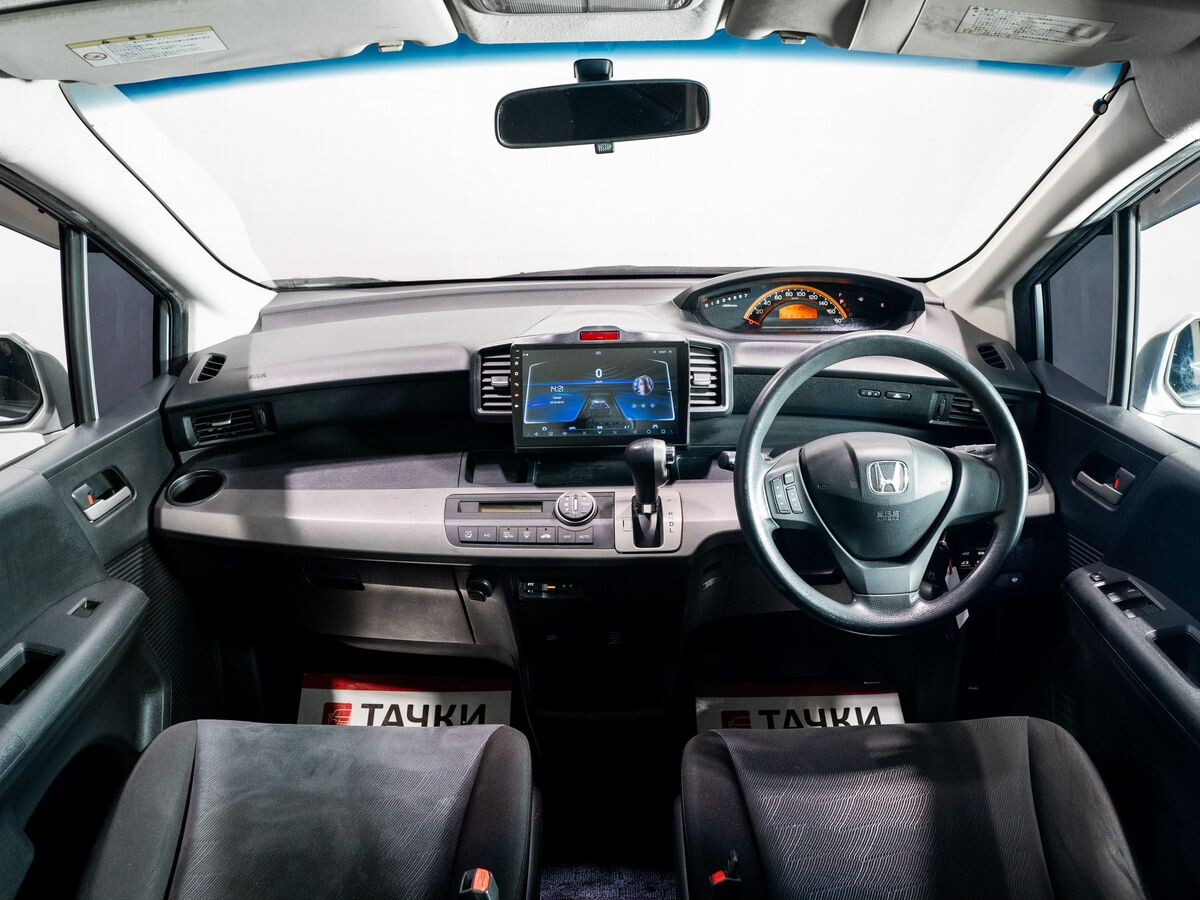 Honda Freed 2010 - фото автомобиля