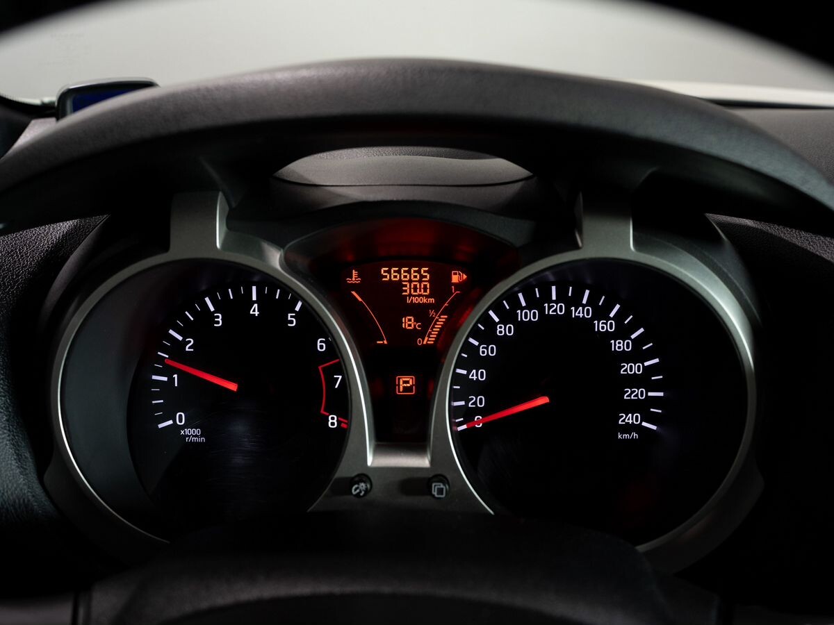 Nissan Juke 2011 - фото автомобиля