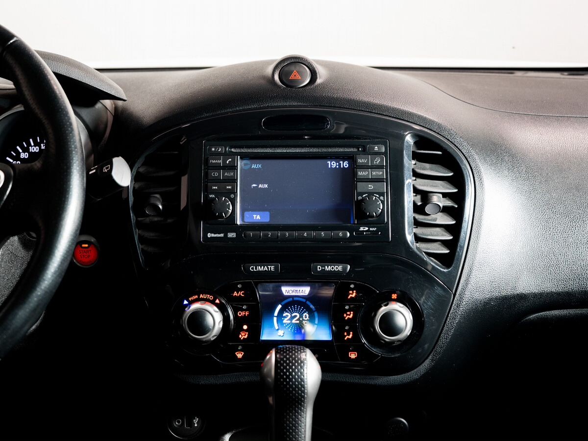 Nissan Juke 2011 - фото автомобиля