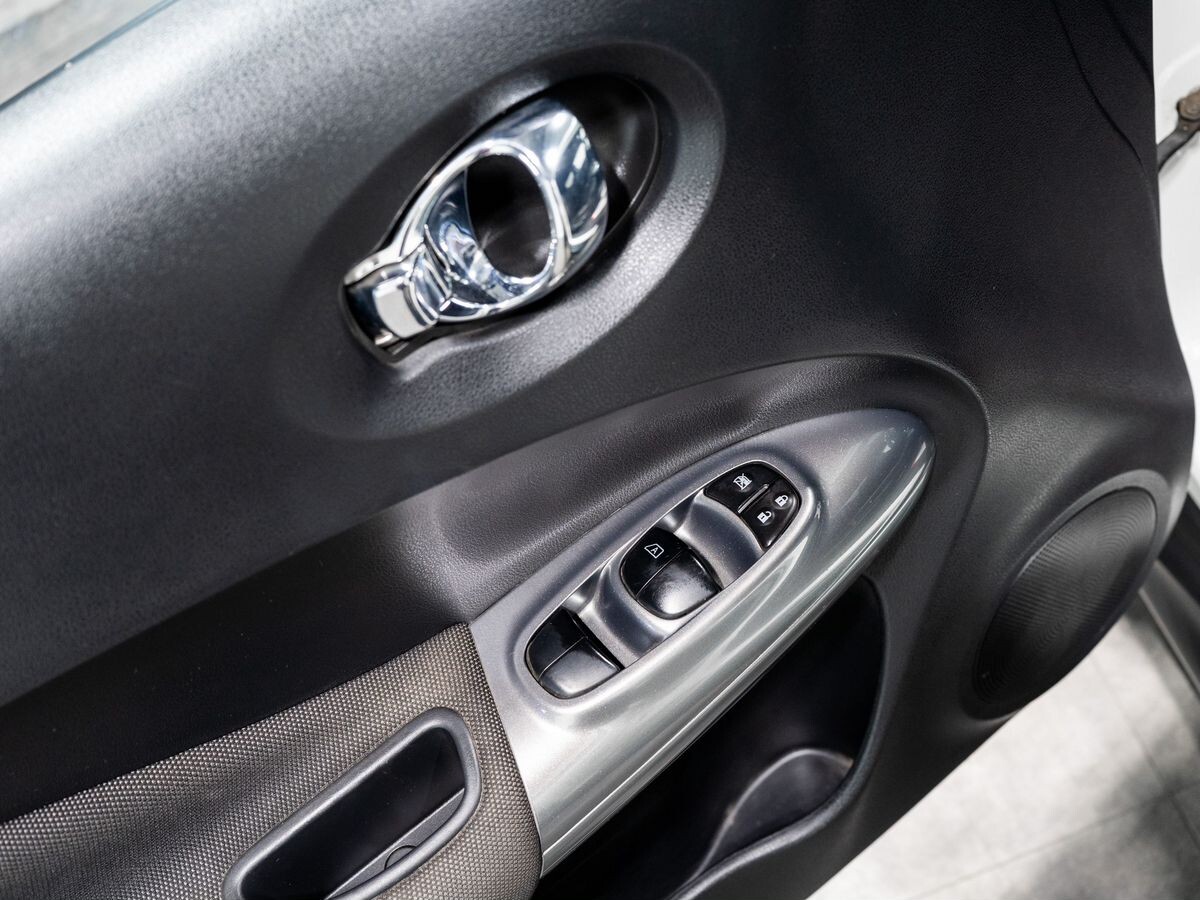 Nissan Juke 2011 - фото автомобиля