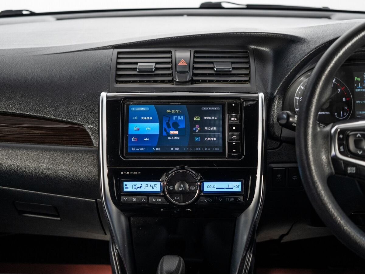 Toyota Premio 2017 - фото автомобиля