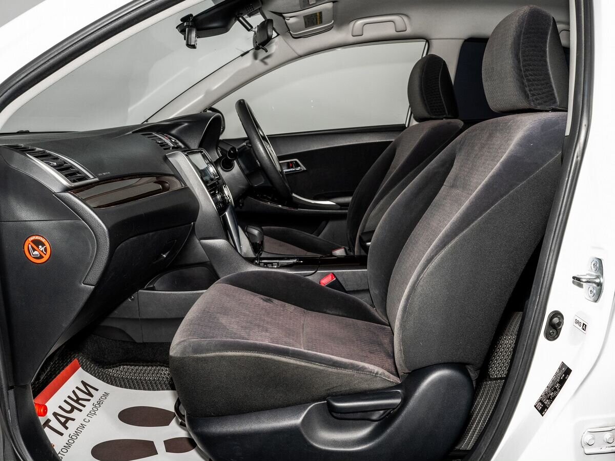 Toyota Premio 2017 - фото автомобиля