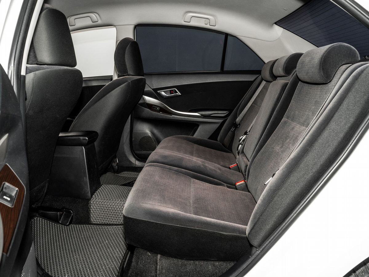 Toyota Premio 2017 - фото автомобиля