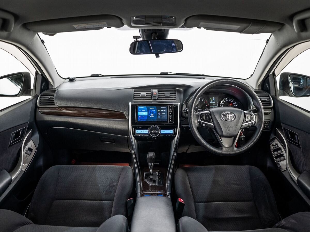 Toyota Premio 2017 - фото автомобиля