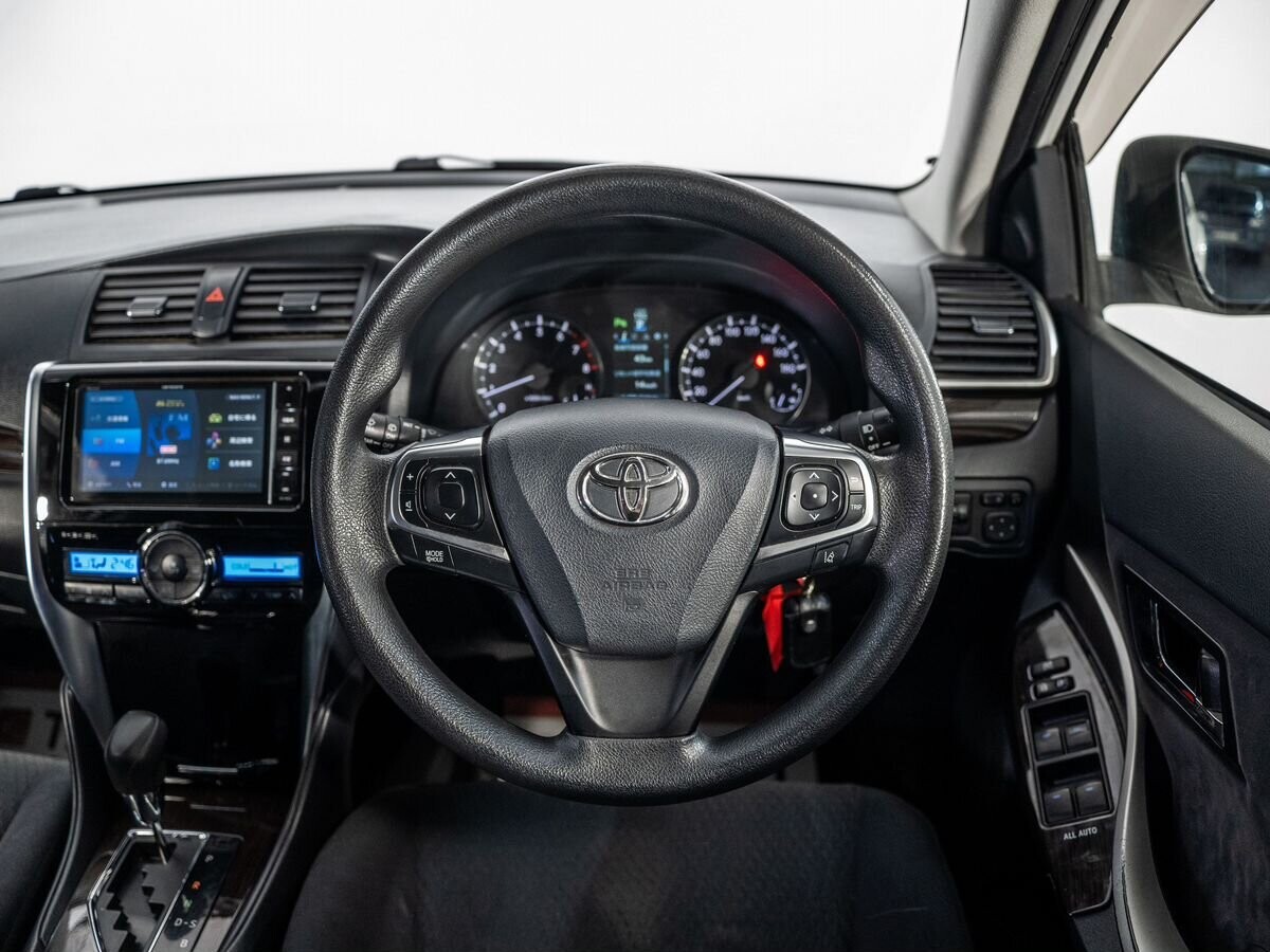 Toyota Premio 2017 - фото автомобиля