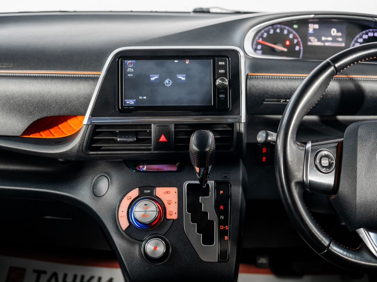 Toyota Sienta 2018 - фото автомобиля