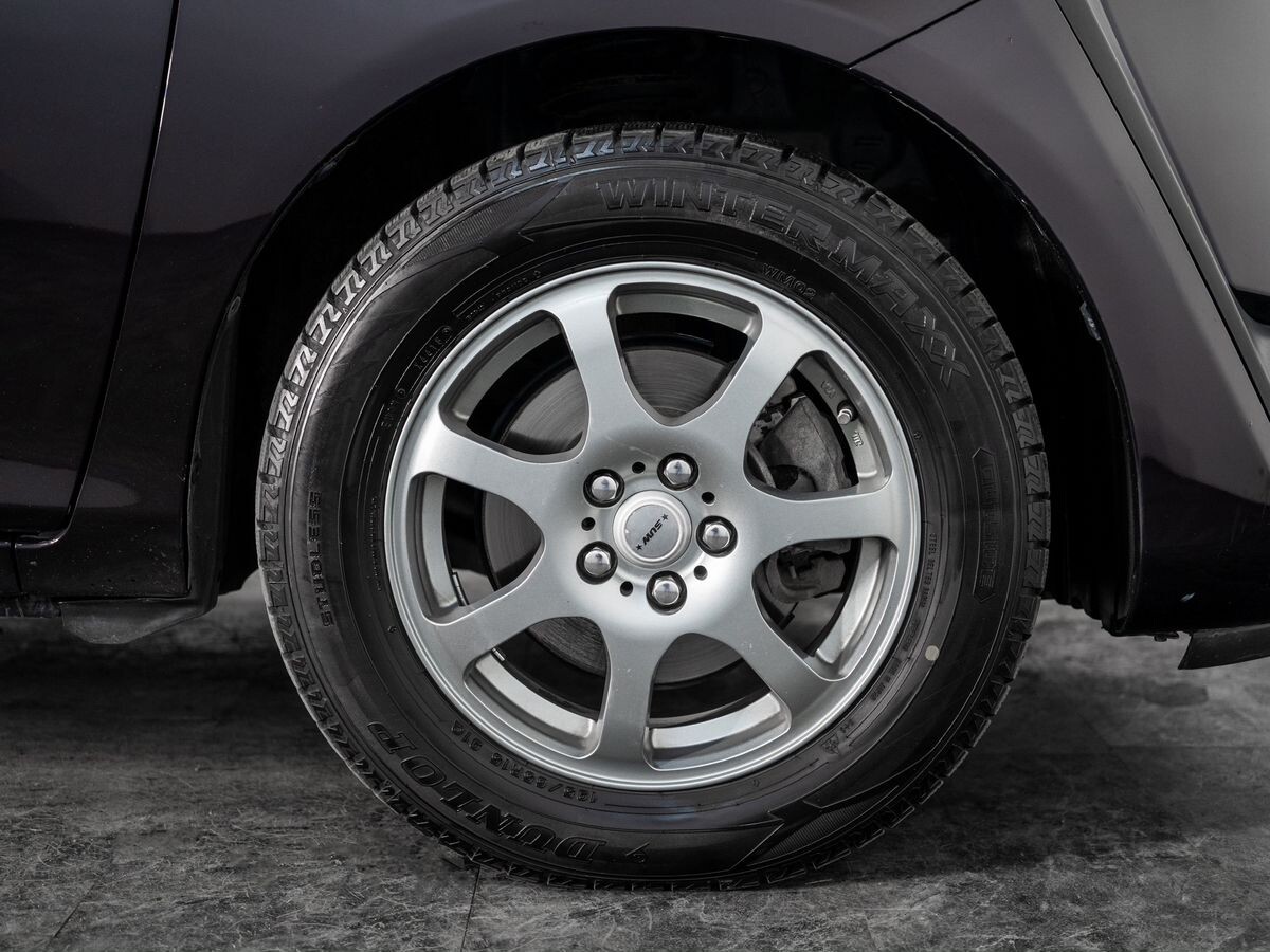 Toyota Sienta 2018 - фото автомобиля