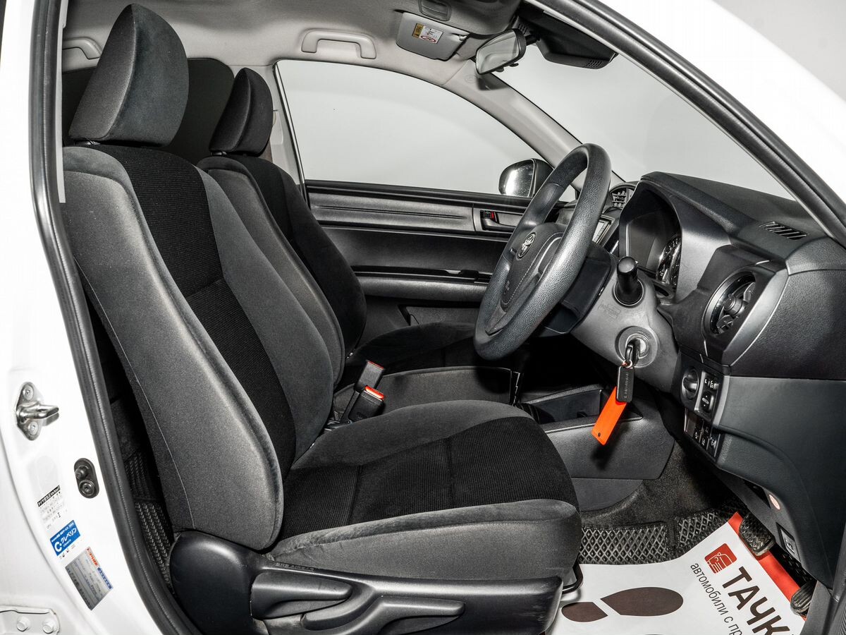 Toyota Corolla Axio 2019 - фото автомобиля