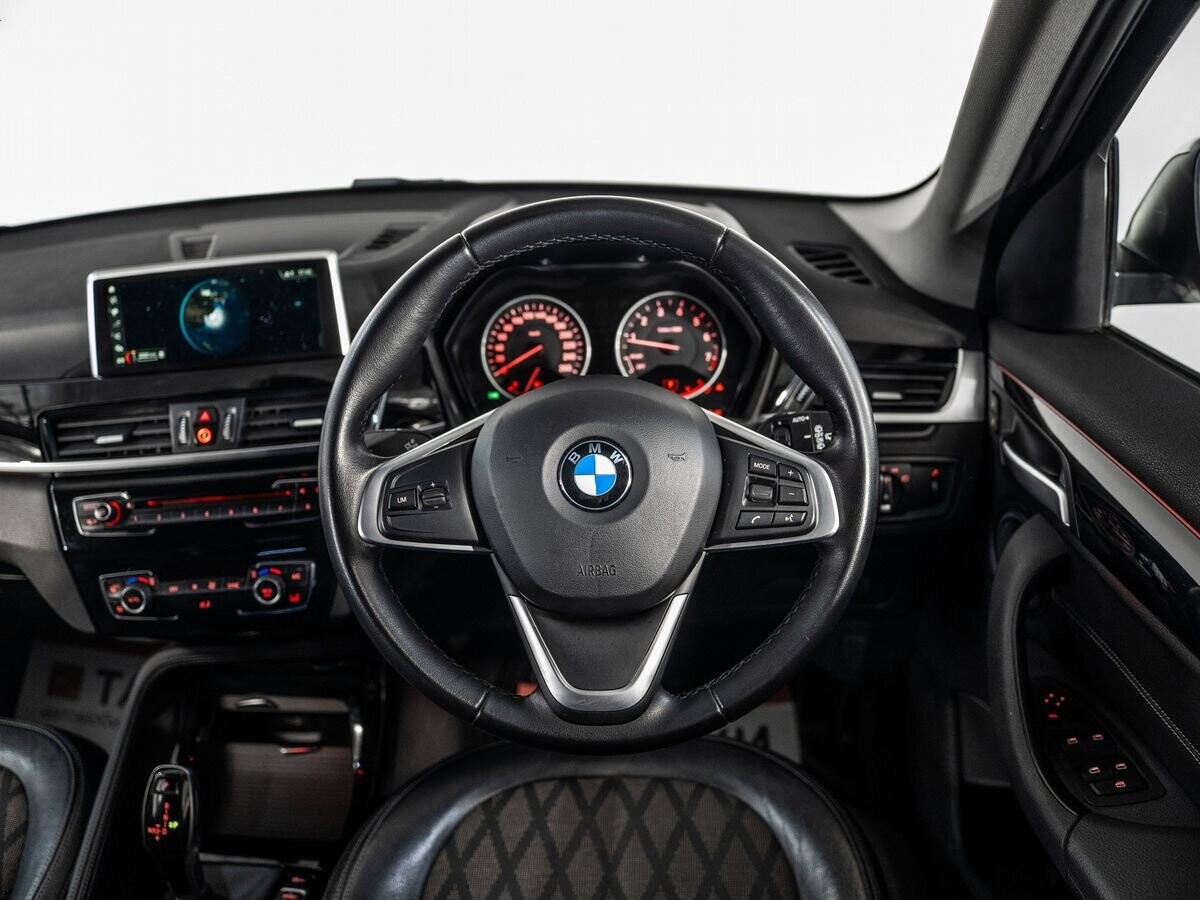 BMW X1 2017 - фото автомобиля