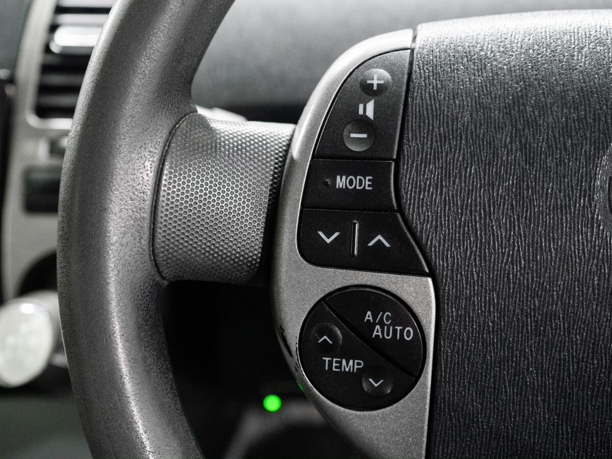 Toyota Prius 2011 - фото автомобиля