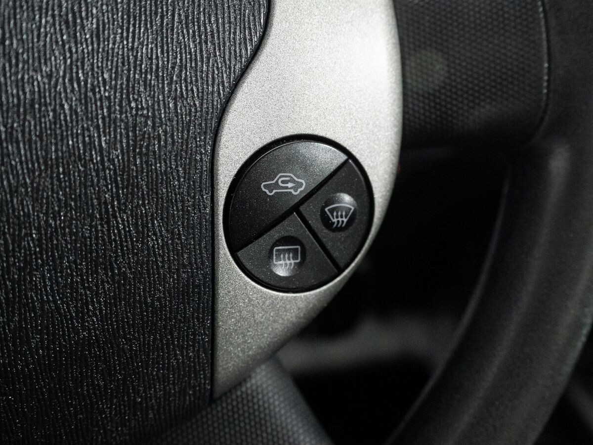 Toyota Prius 2011 - фото автомобиля