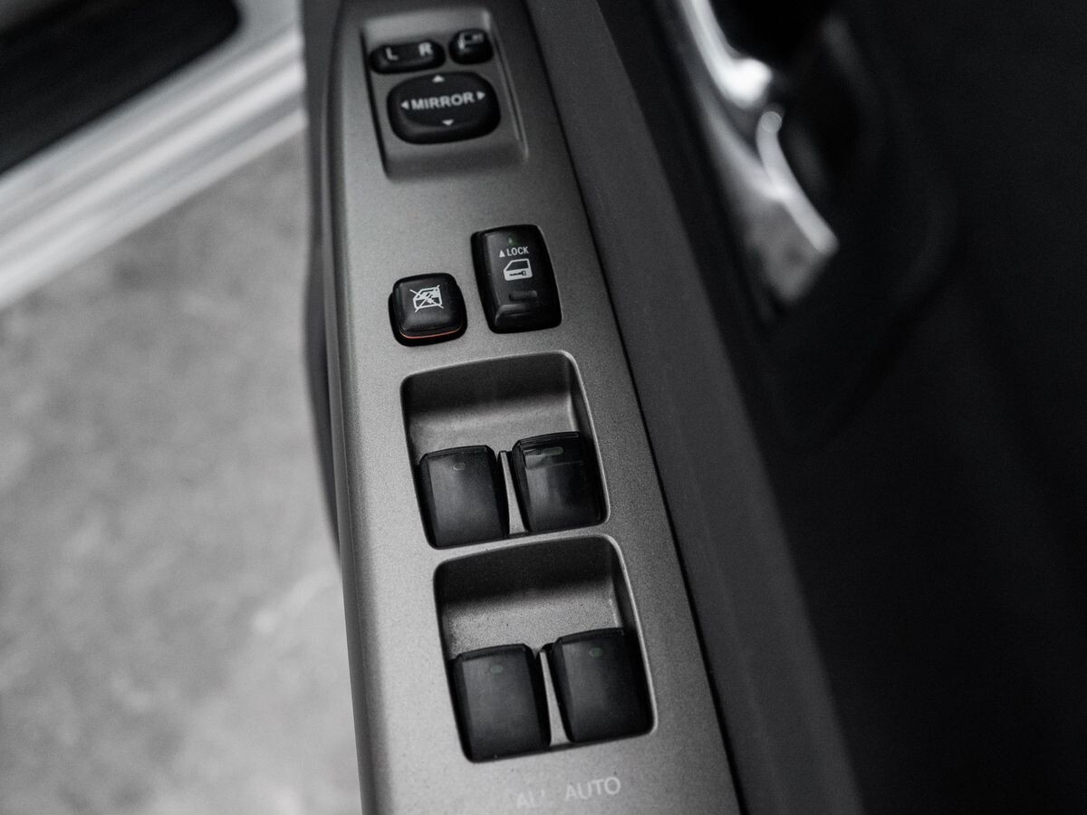 Toyota Prius 2011 - фото автомобиля