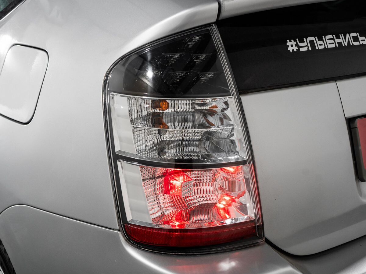 Toyota Prius 2011 - фото автомобиля