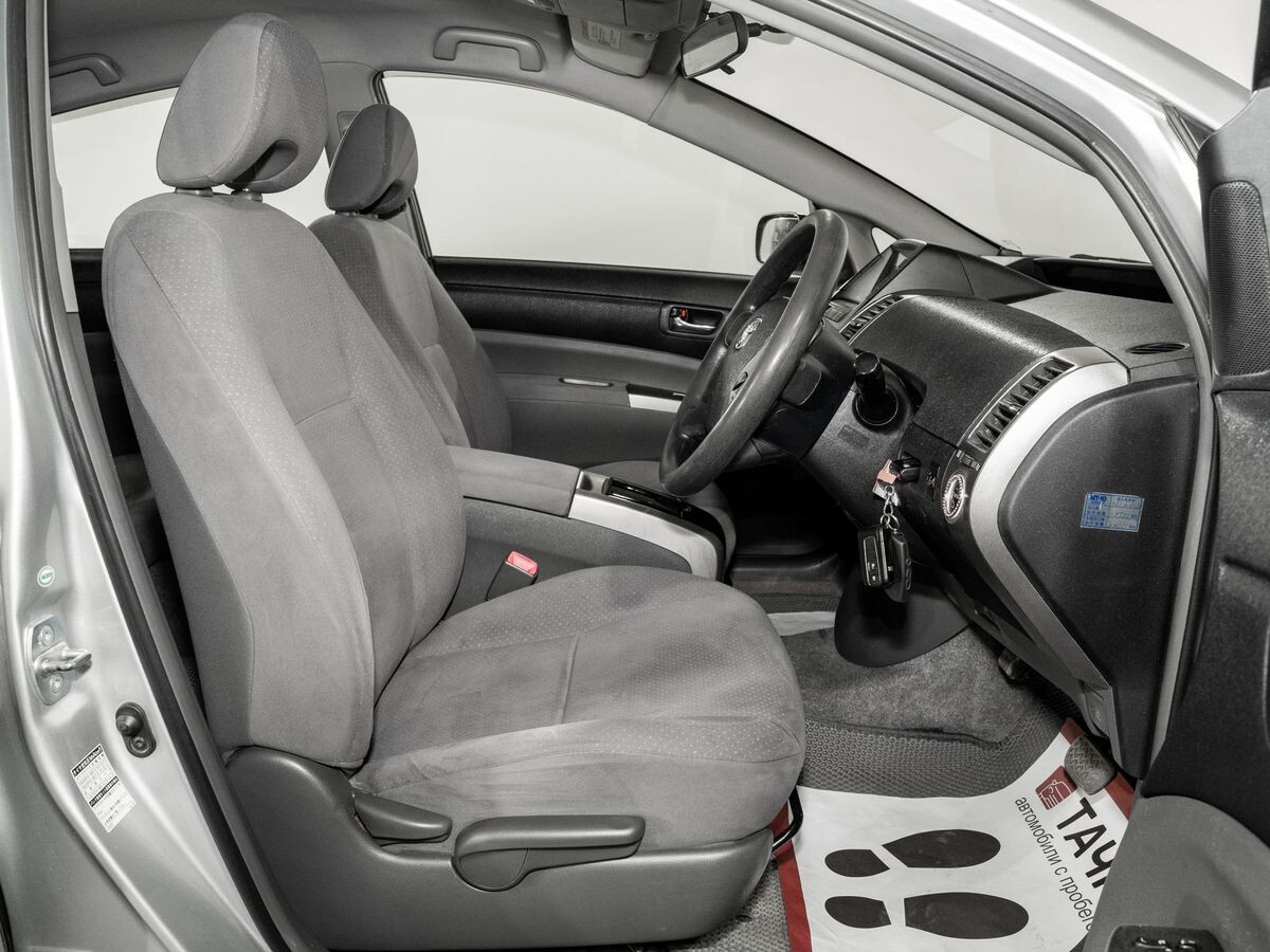 Toyota Prius 2011 - фото автомобиля