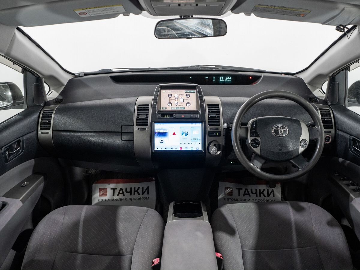 Toyota Prius 2011 - фото автомобиля