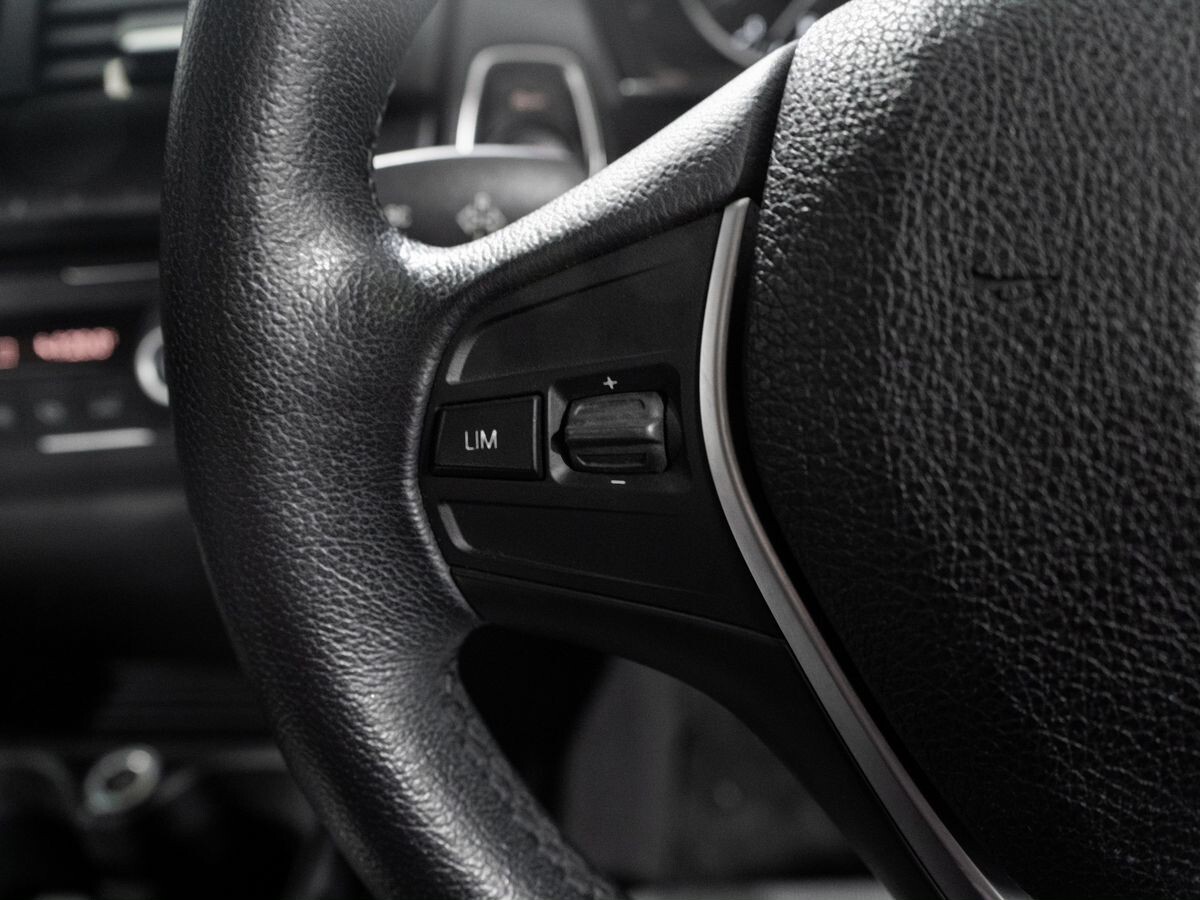 BMW 1-Series 2013 - фото автомобиля