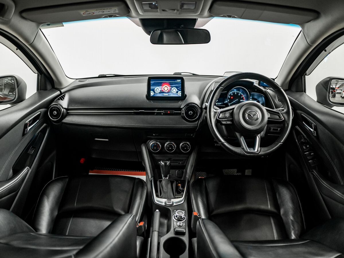 Mazda Demio 2017 - фото автомобиля