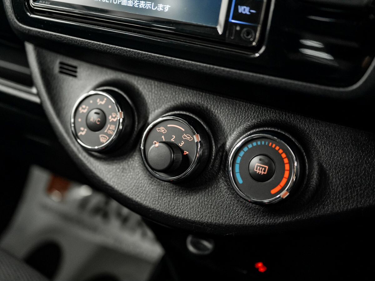 Toyota Vitz 2019 - фото автомобиля