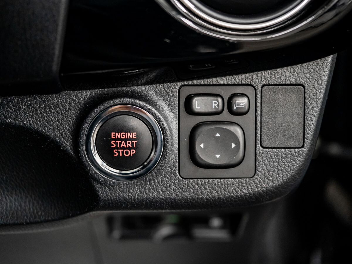 Toyota Vitz 2019 - фото автомобиля