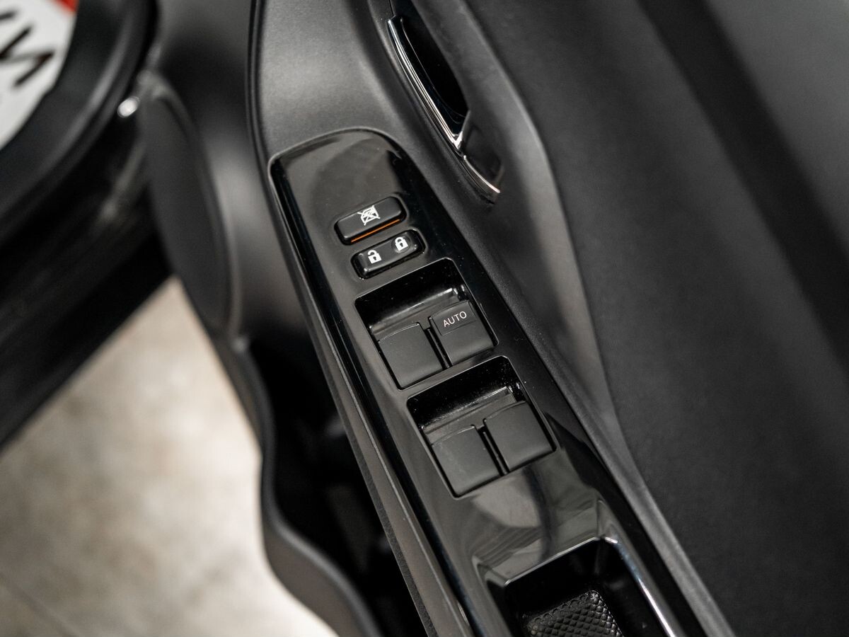 Toyota Vitz 2019 - фото автомобиля
