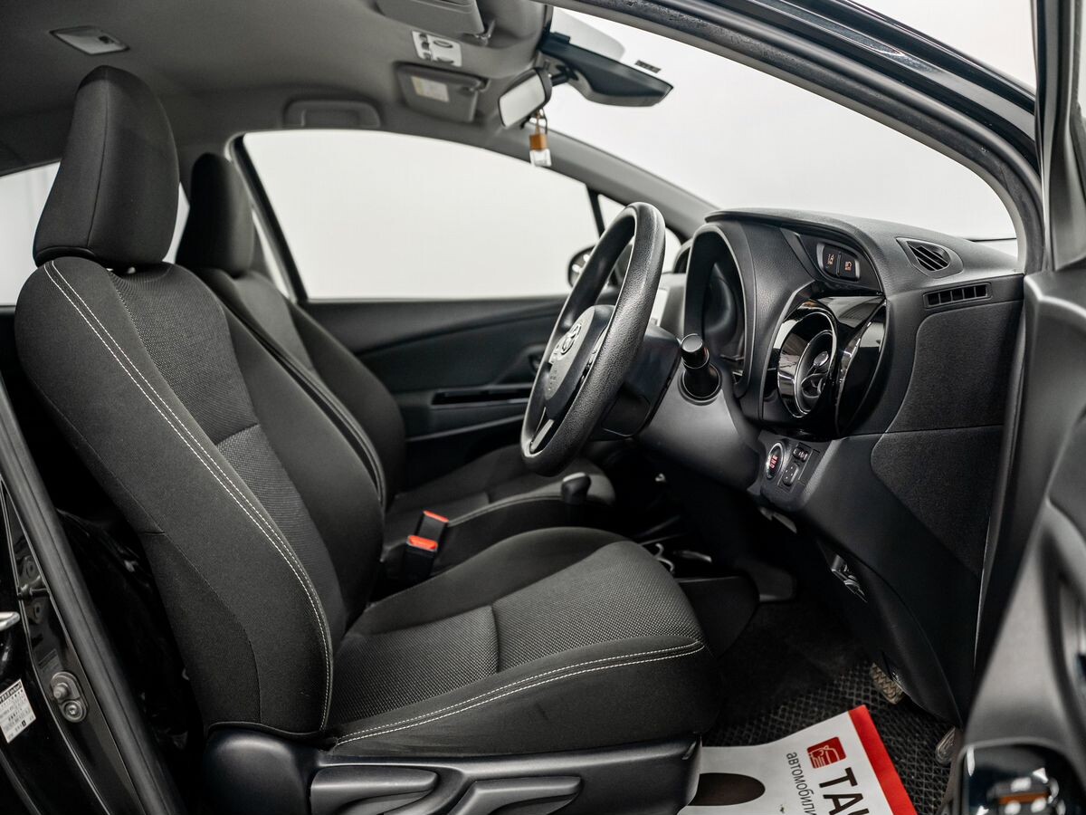 Toyota Vitz 2019 - фото автомобиля